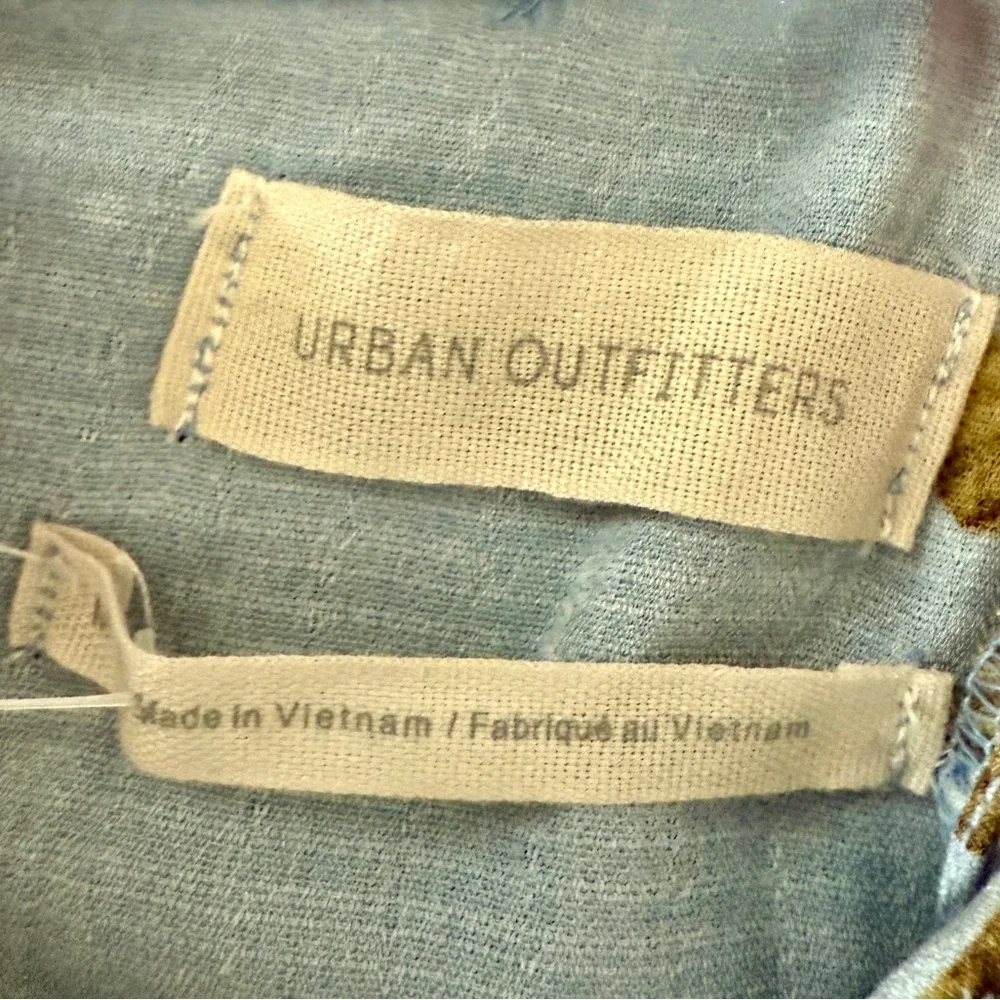 Size medium urban outfitters blue Floral roses Bell Sleeve Romper lace up back - Picture 5 of 7